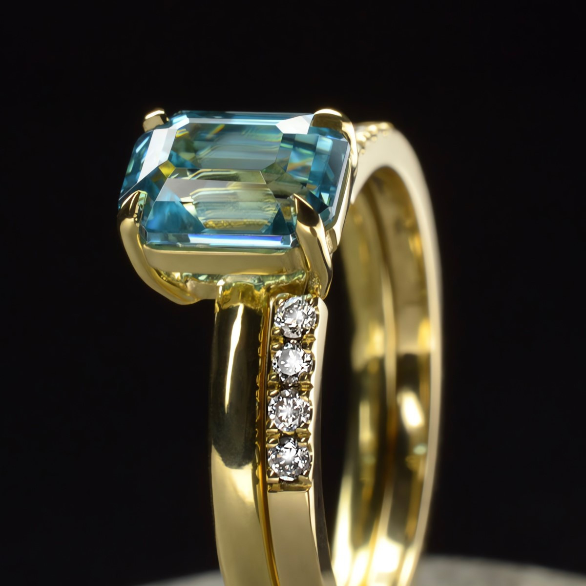 Bague zircon et anneau diamants ajusté